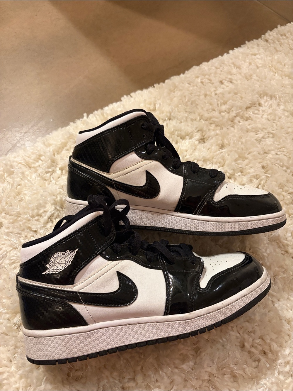 Women’s Air Jordan 1 Mid Black & White (Women’s 7Y)